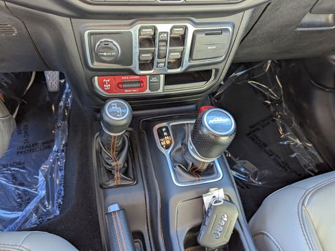 Used 2022 Jeep Gladiator Mojave w/ Cold Weather Group image 22