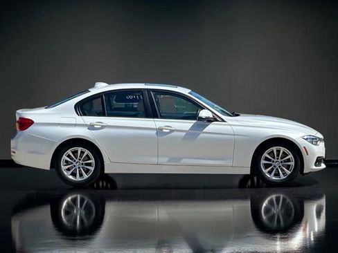 Used 2018 BMW 320i Sedan RWD image 7