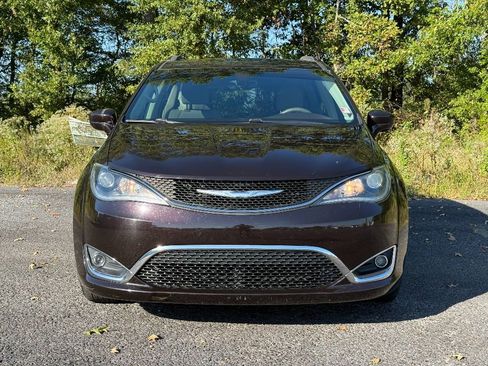 Used 2018 Chrysler Pacifica Touring Plus w/ Tire & Wheel Group image 12