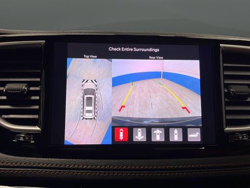 Used 2023 Chrysler Pacifica Pinnacle FWD image 14