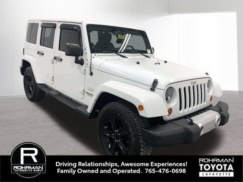 Used 2013 Jeep Wrangler Unlimited Sahara w/ Connectivity Group AWD/4WD image 10