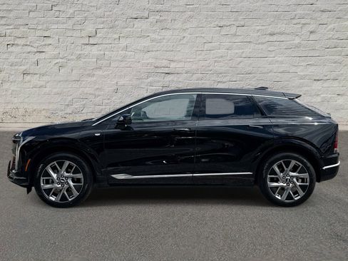 Certified 2025 Cadillac Optiq Luxury 2 w/ LPO, Floor Liner Package AWD/4WD image 2