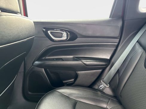 Used 2025 Jeep Compass Latitude w/ Altitude Special Edition image 15