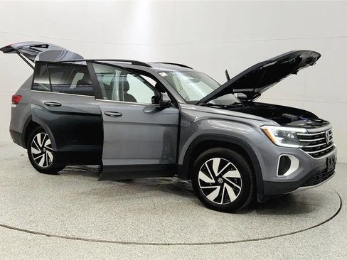 Used 2025 Volkswagen Atlas SE image 9