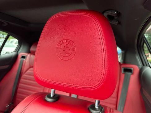 Used 2023 Alfa Romeo Stelvio Veloce AWD/4WD image 33