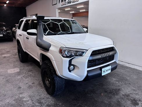 Used 2016 Toyota 4Runner SR5 AWD/4WD image 2