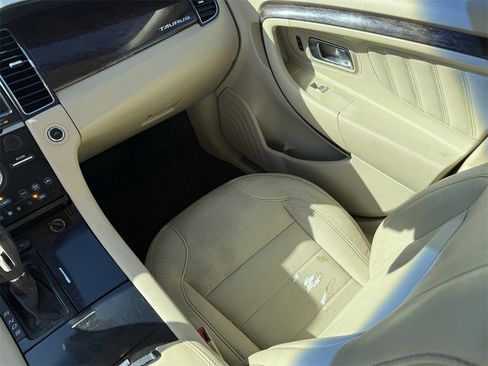 Used 2015 Ford Taurus Limited w/ Equipment Group 301A image 27