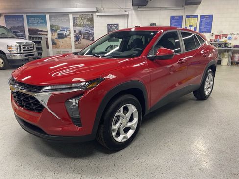 New 2026 Chevrolet Trax LS w/ LS Convenience Package image 3