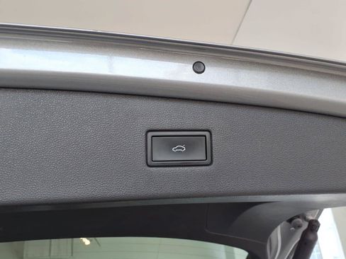 Used 2022 Volkswagen Tiguan SE AWD/4WD image 11