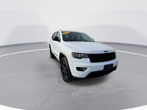Used 2020 Jeep Grand Cherokee Laredo AWD/4WD image 3