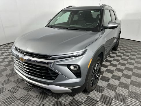 Used 2024 Chevrolet TrailBlazer LT w/ Convenience Package AWD/4WD image 14