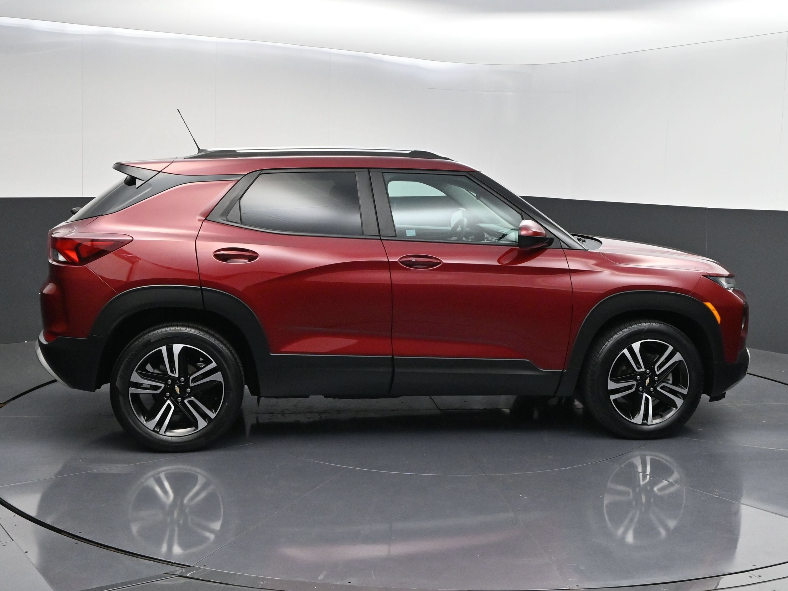 Used 2023 Chevrolet TrailBlazer LT FWD image 9