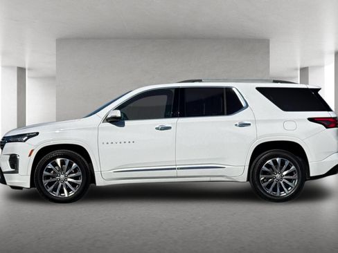 Used 2023 Chevrolet Traverse Premier FWD image 7
