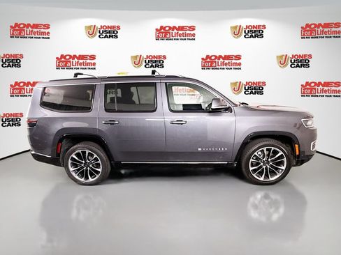Used 2022 Jeep Wagoneer Series III w/ Premium Group I AWD/4WD image 20