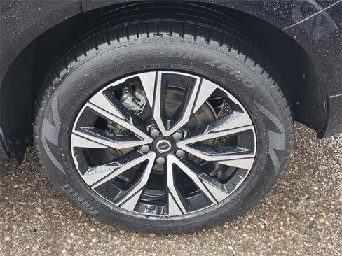 Used 2025 Volvo XC60 B5 Plus image 7