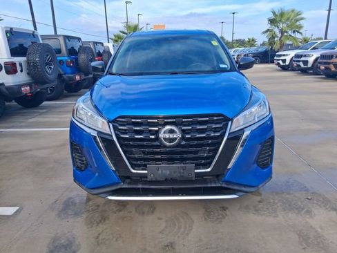 Used 2022 Nissan Kicks S FWD image 2