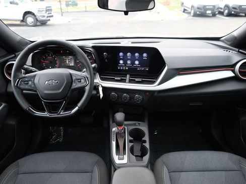 Used 2025 Chevrolet Trax RS w/ Sunroof Package image 13