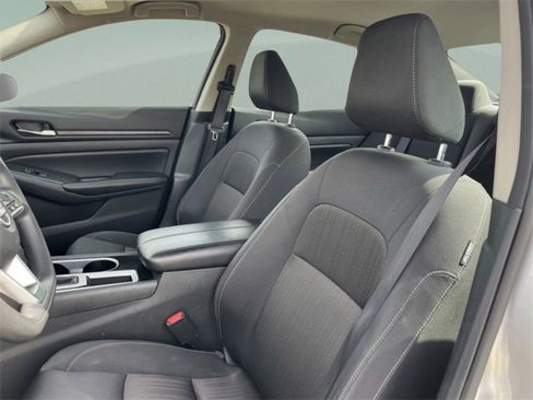 Used 2024 Nissan Altima 2.5 SV FWD image 9