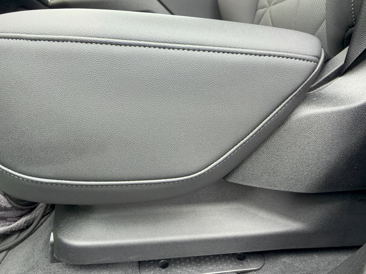 Certified 2024 BMW iX xDrive50 w/ Sport Package AWD/4WD image 16