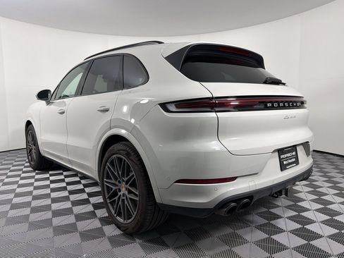 Certified 2026 Porsche Cayenne AWD/4WD image 3