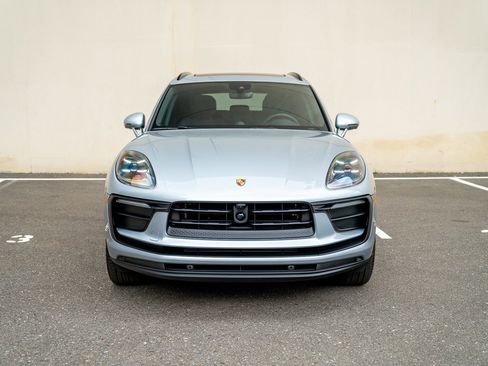 Certified 2026 Porsche Macan Turbo AWD/4WD image 6