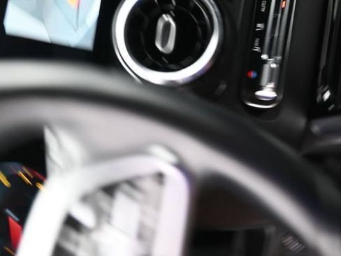 Used 2023 Mercedes-Benz GLA 250 4MATIC image 18