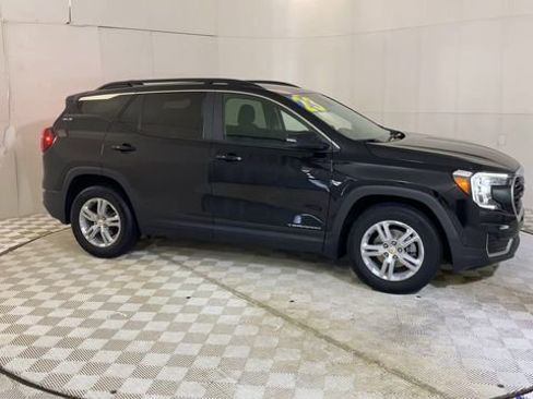 Used 2023 GMC Terrain SLE w/ Driver Convenience Package FWD image 2