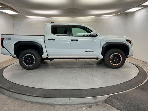 Used 2025 Toyota Tacoma TRD Off-Road image 7