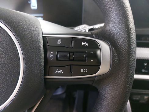 Used 2025 Kia Sportage LX image 17