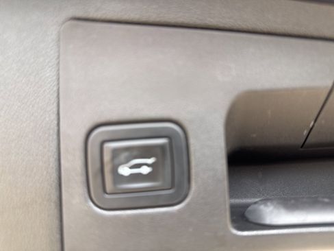 Used 2019 Cadillac XT5 Luxury w/ LPO, Radiant Package image 37