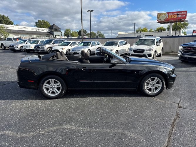 Used 2014 Ford Mustang Convertible RWD image 4