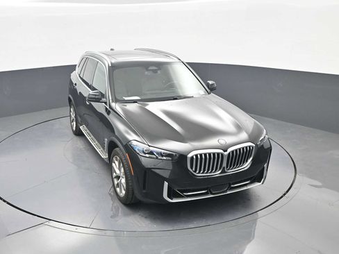 Used 2025 BMW X5 xDrive50e AWD/4WD image 32