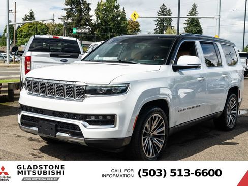 Used 2022 Jeep Grand Wagoneer Series III w/ Rear Seat Video Group 1 AWD/4WD image 4