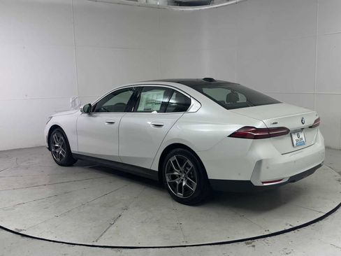 New 2026 BMW 530i xDrive w/ Premium Package AWD/4WD image 4