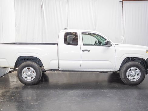 Used 2022 Toyota Tacoma SR AWD/4WD image 5