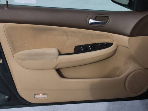 Used 2005 Honda Accord LX image 10