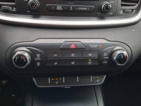 Used 2016 Kia Sorento LX w/ LX Convenience Package image 15