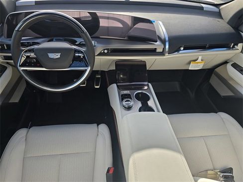 New 2026 Cadillac Vistiq Sport w/ LPO, Floor Liner Package image 15