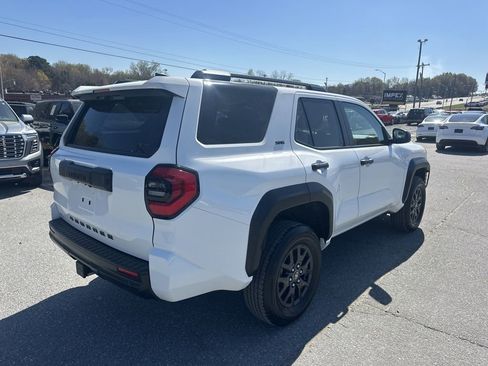 Used 2025 Toyota 4Runner SR5 image 5