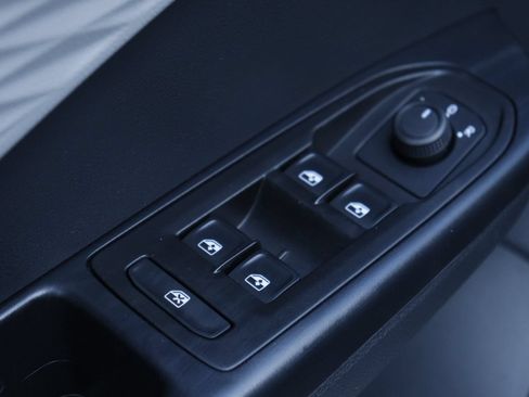 Certified 2023 Volkswagen Taos S FWD image 19