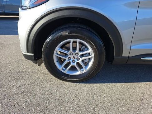 Used 2025 Ford Explorer Active AWD/4WD image 9