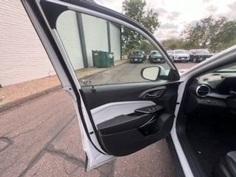 Used 2025 Chevrolet Trax LT image 12