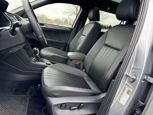 Certified 2024 Volkswagen Tiguan SE R-Line image 10
