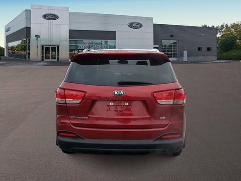 Used 2017 Kia Sorento LX w/ LX Convenience Package image 10