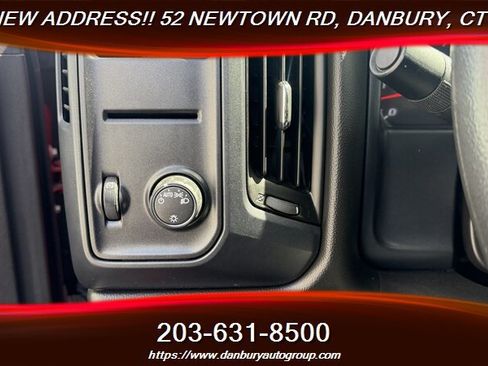 Used 2018 Chevrolet Silverado 1500 Custom w/ Custom Value Package AWD/4WD image 18