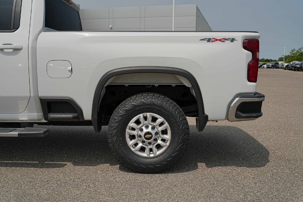 Used 2025 Chevrolet Silverado 2500 LT w/ Convenience Package AWD/4WD image 13