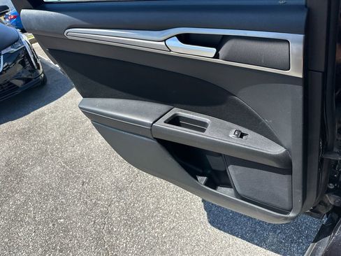Used 2019 Ford Fusion SE FWD image 22