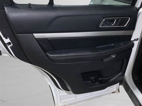 Used 2016 Ford Explorer XLT AWD/4WD image 10