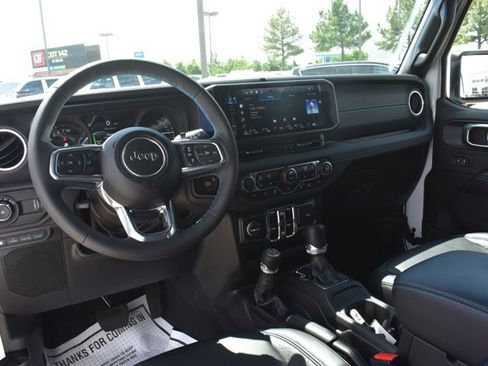 Used 2024 Jeep Wrangler High Altitude AWD/4WD image 19