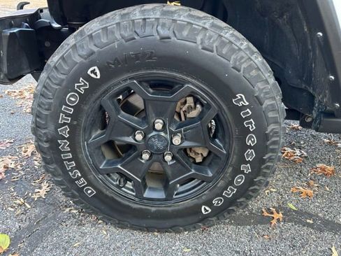 Used 2022 Jeep Gladiator Sport image 33